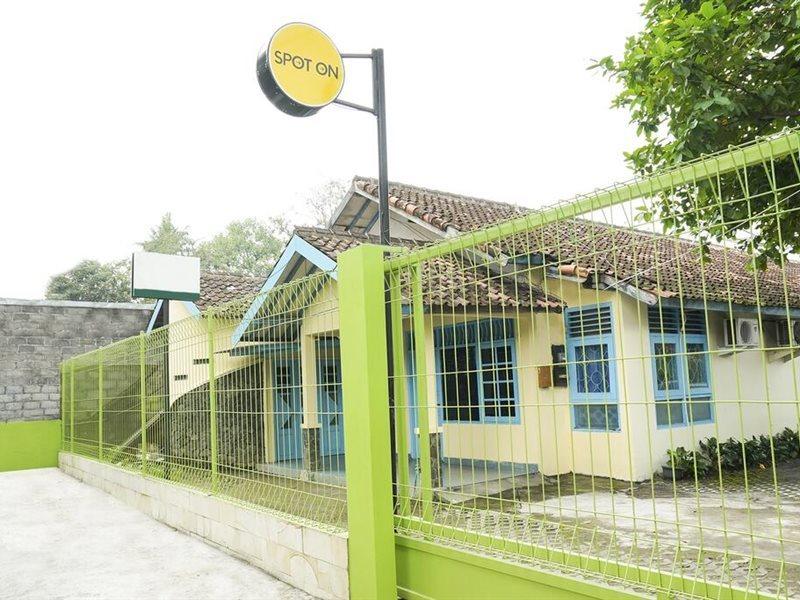 Spot On 2275 Omah Jm Hotel Beran Kidul Екстериор снимка